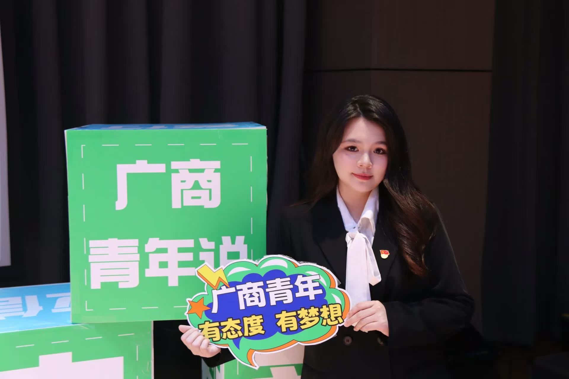 优秀党员 李依莎.jpg